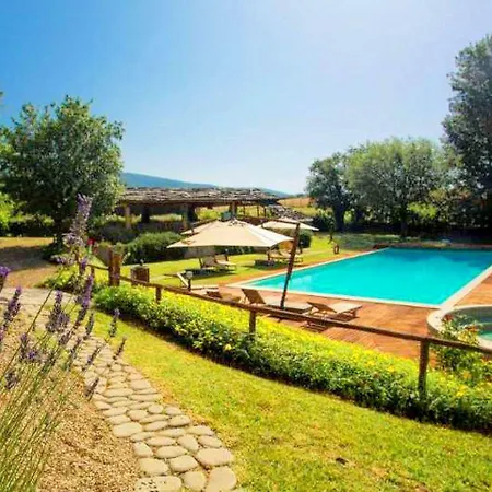 Colours And Scents From Tuscany Await You In This Wonderful * טרנובה ברצ'וליני