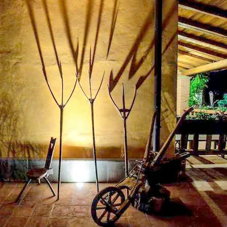 Colours And Scents From Tuscany Await You In This Wonderful * טרנובה ברצ'וליני